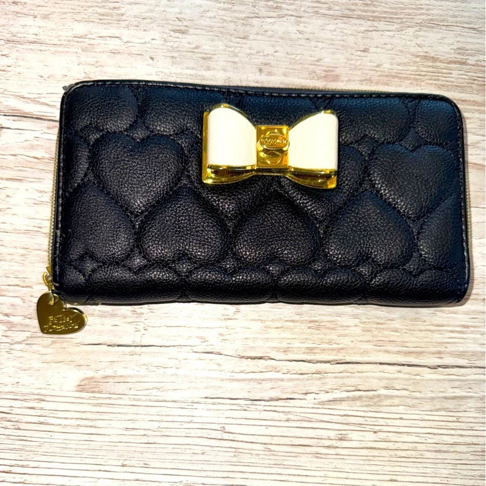 Betsey Johnson Zip Around Wallet Black  Quilted Hearts White Gold Metal Bow